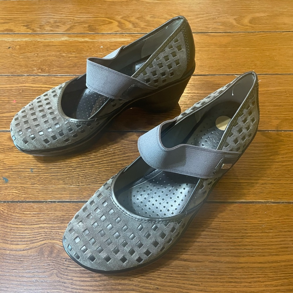 Jambu Mary Jane Wedges (grey)